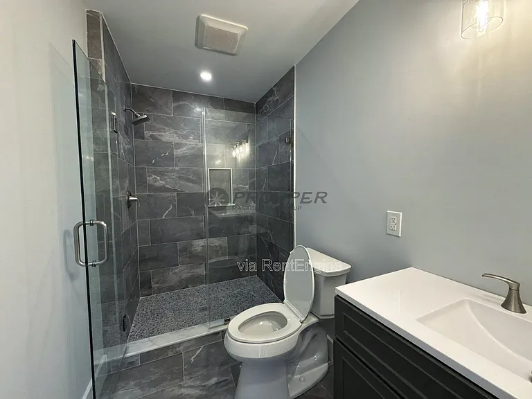 250 Rutledge Ave #B — Photo 17