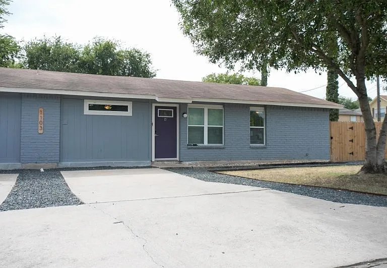1103 Booker Ave #B — Photo 2