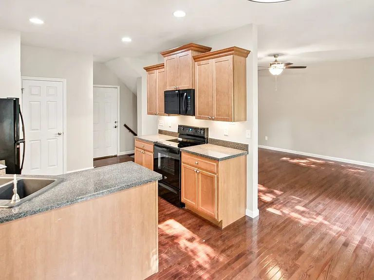 404 Willott Square Dr — Photo 4