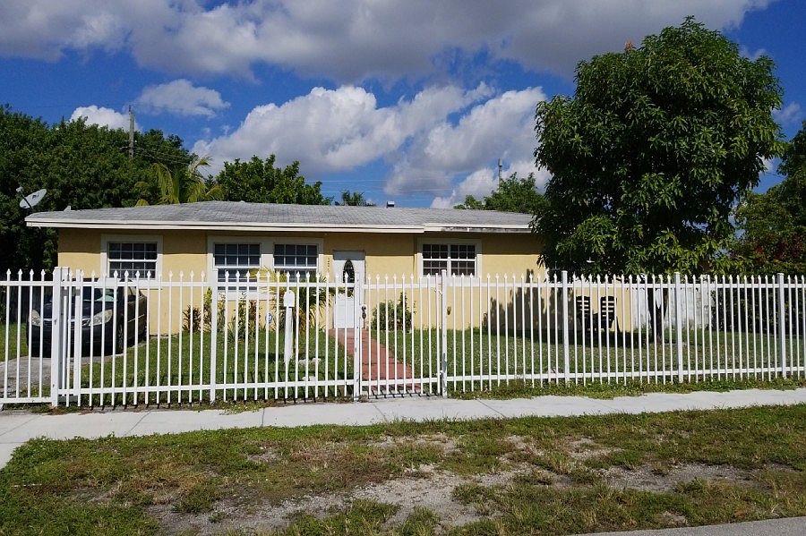 1st image of 301 NW 182nd Ter