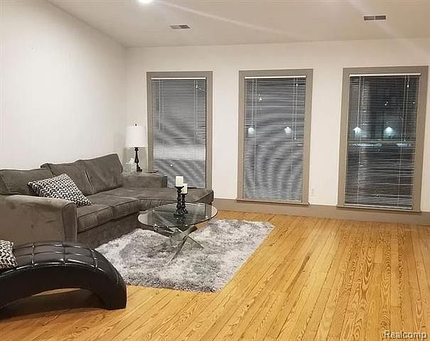 1st image of 508 Center St #100