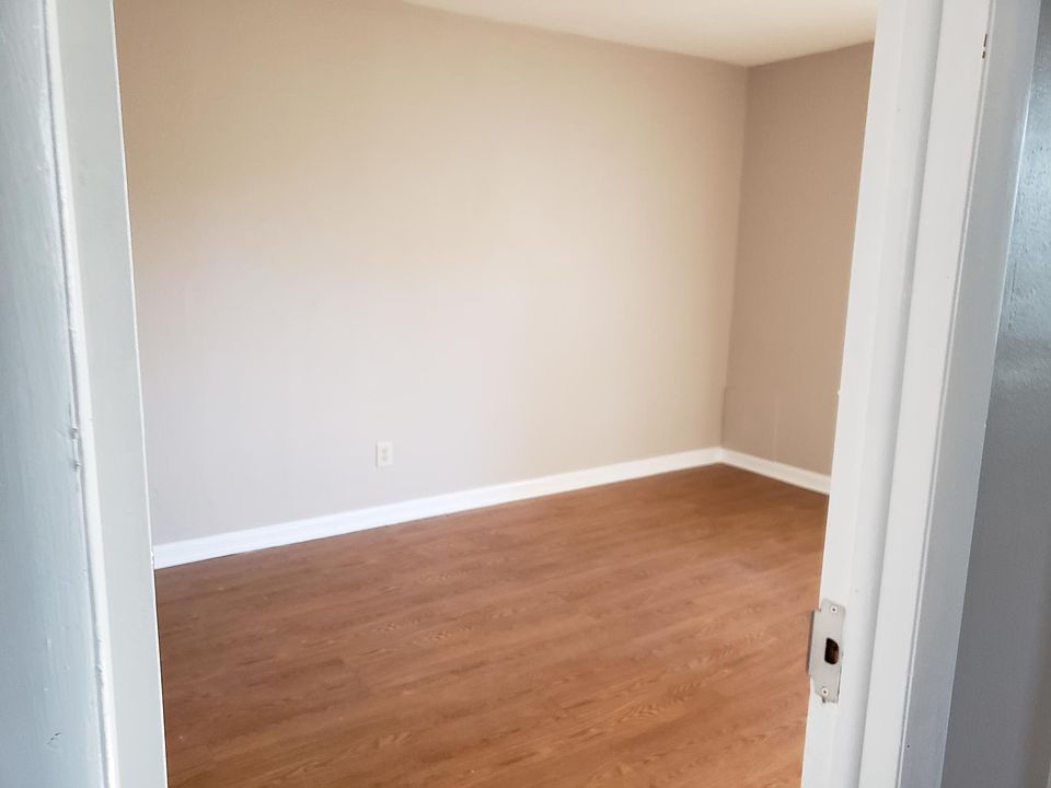 1st image of 1521 Kingston Ave APT 1