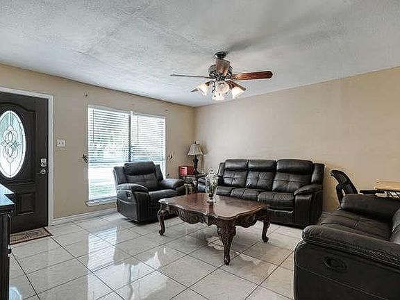 2nd image of 1406 Glenmeadows Dr