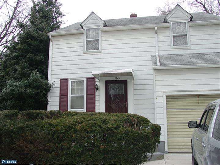 1st image of 1745 44th St