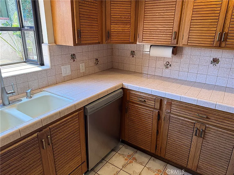 1307 Mackay Ln — Photo 23