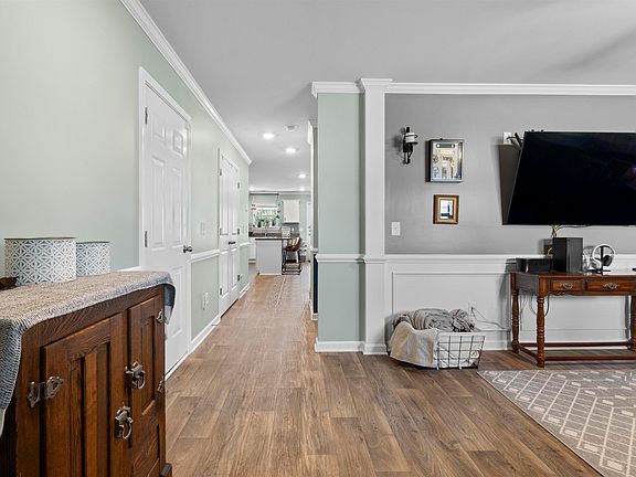 4th image of 90 Denali Cir
