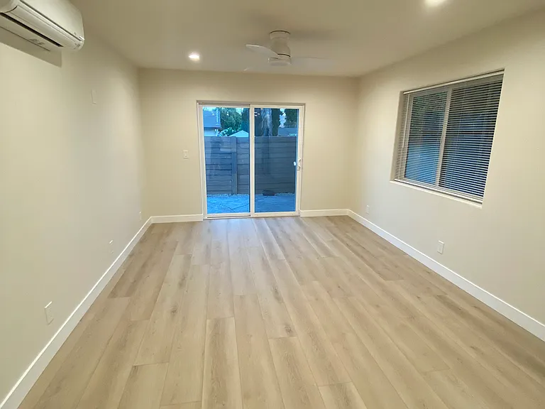 4044 Carlotta St — Photo 5