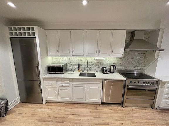 5th image of 115 E 37th St APT 1