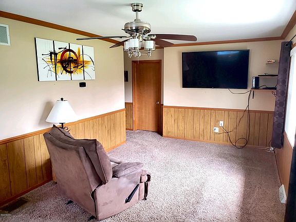 2nd image of 618 Bruce Ave