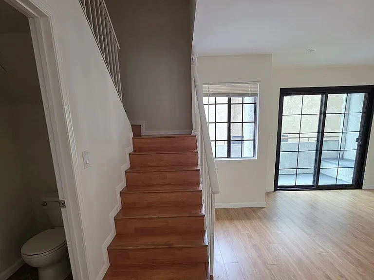 234 W Fairview Ave #208 — Photo 4