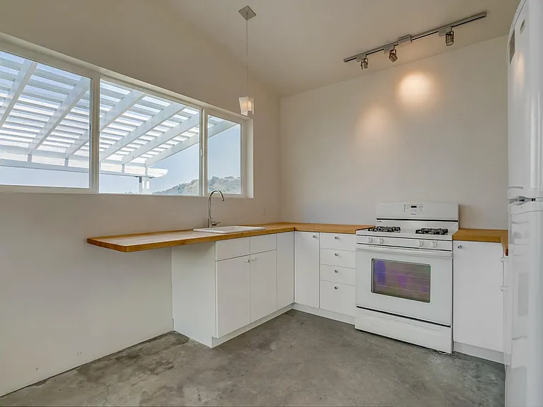 1075 Henry Ridge Mtwy — Photo 6