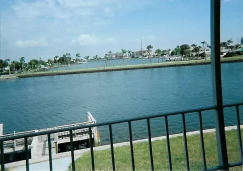 2 bed, 900 sqft, $2,000 — Photo 2