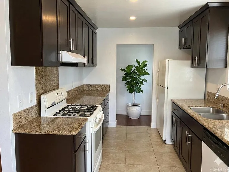 172 Palomar St — Photo 3