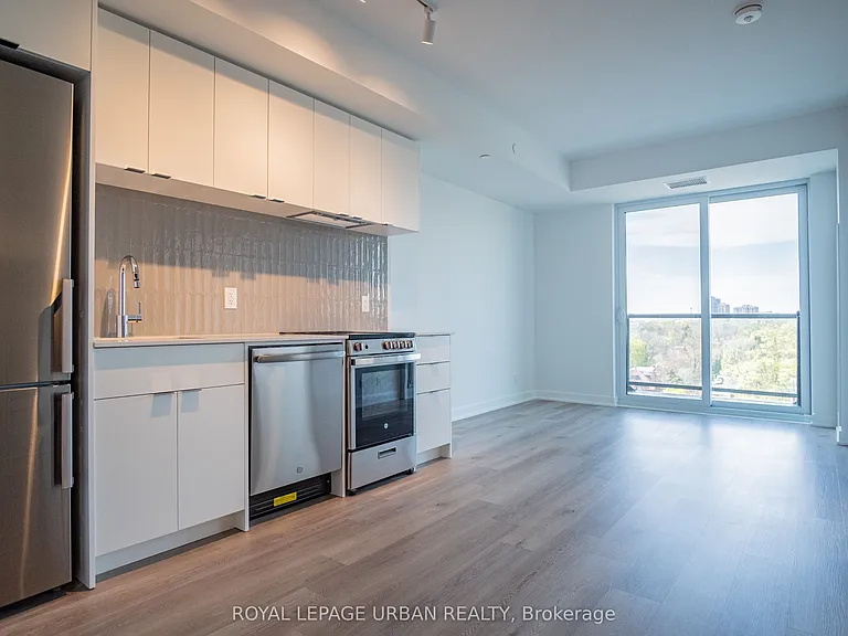 1660 Bloor St W #913 — Photo 2