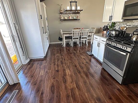 4th image of 48 Emery Dr