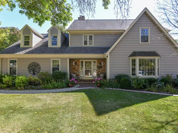 6329 Parkview ROAD, Greendale, WI 53129