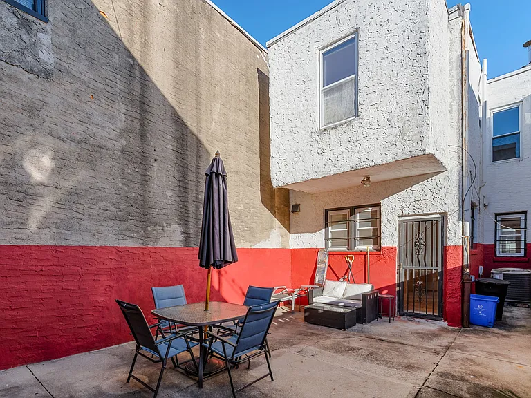 1126 S 22nd St — Photo 12