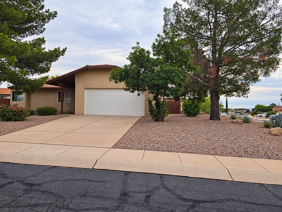 5075 Paseo Arruza