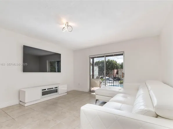 10748 N Kendall Dr APT N22, Miami, FL 33176