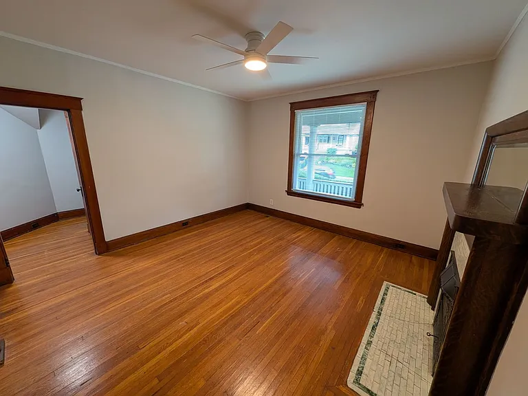 3111 Linwood Ave — Photo 2