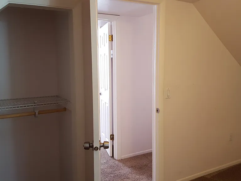 627 E Monument St #A & B — Photo 9