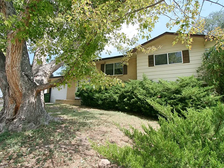 531 Empress St — Photo 1