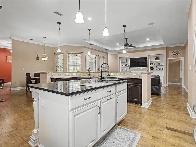 3078 Dickinson Dr — Photo 10