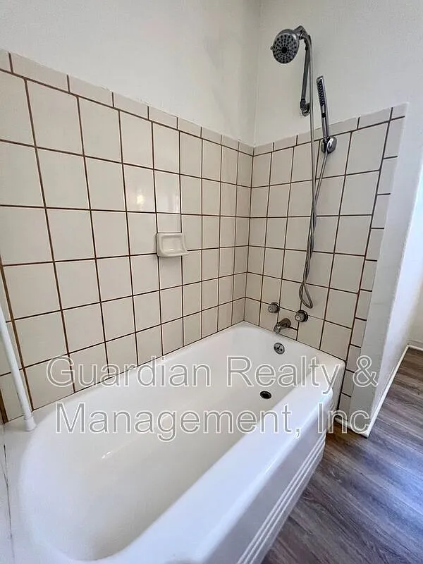 2 bed, 1.0 bath, 1062 sqft, $1,995 — Photo 4