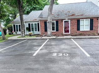 3200 Crystal Oaks Ln APT 220, Morehead City, NC 28557