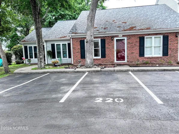 3200 Crystal Oaks Lane #220, Morehead City, NC 28557