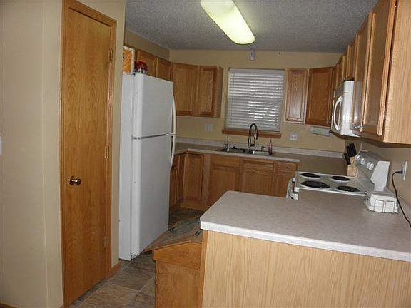 4th image of 20 Cherry Ct APT 1
