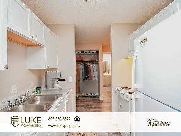 4th image of 405 S Sycamore Ave #13-205