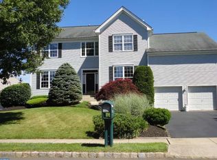 24 Country Woods Dr, Kendall Park, NJ 08824