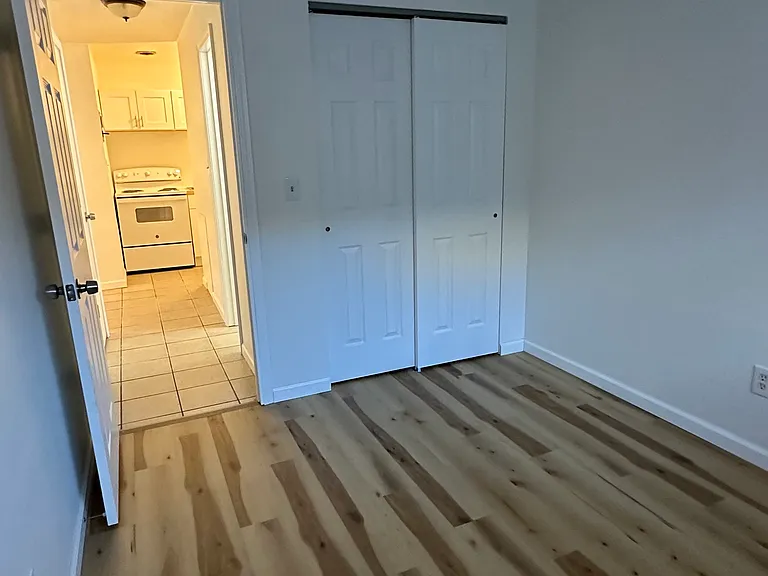 1303 Cove Ave #105 — Photo 7