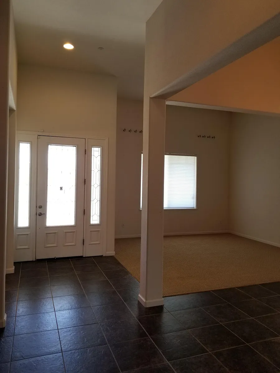 Building Photo - 482 Lakeview Dr