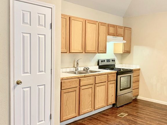 2nd image of 1628 Gordon St Unit A