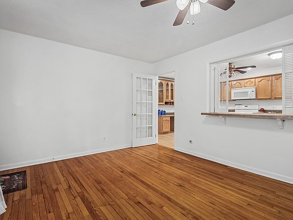 4th image of 140 Lakeside Dr