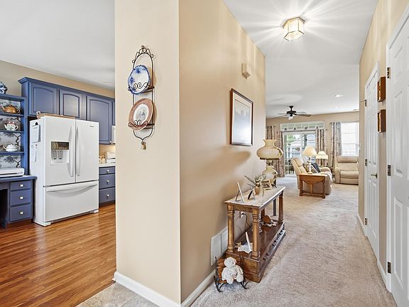 4th image of 541 Newbury Ct