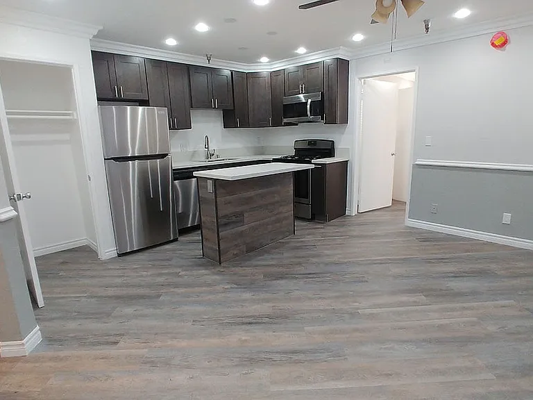 Five Star Suites — Photo 47