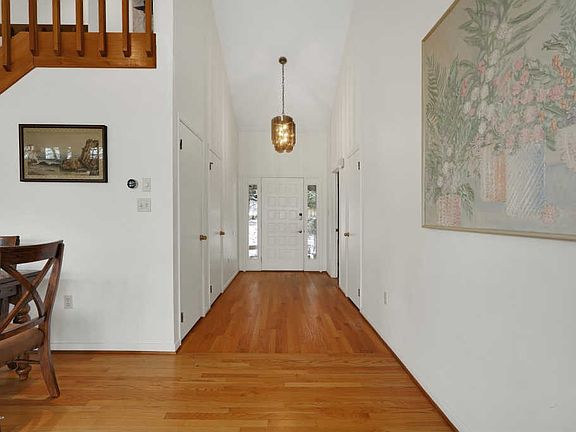 3rd image of 3205 Birch Hill Dr