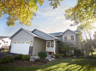 7311 Trotters Cir, Chanhassen, MN 55317