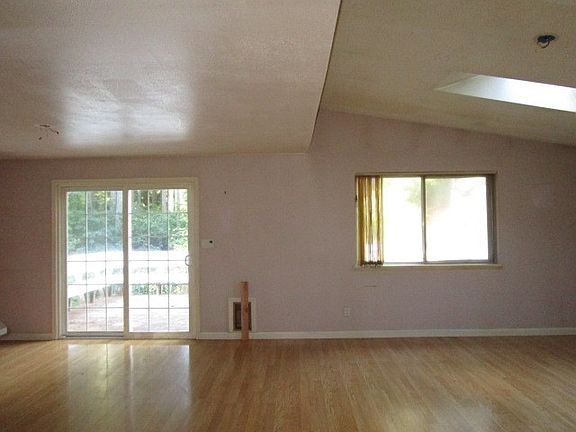 5th image of 13908 Lakeview Way NW