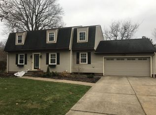 1301 Westview Cir SE, North Canton, OH