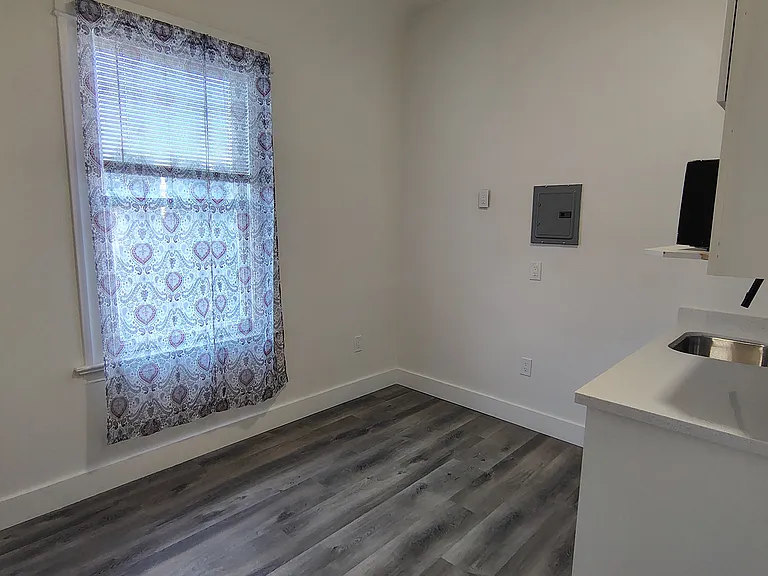 FAIRLAWN RESIDENCE — Photo 11