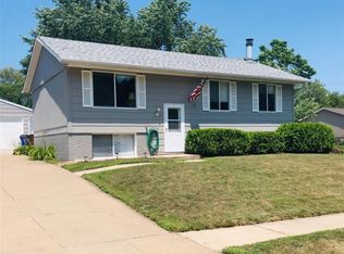 3800 Yellow Pine Ct NE, Cedar Rapids, IA 52402