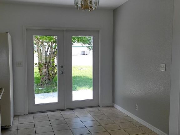 3rd image of 402 Dunn Dr NE