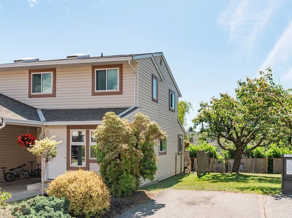 765 School Rd #4, Gibsons, BC V0N 1V9