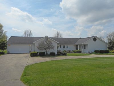 38 Natchez Trce, Flora, IL, 62839