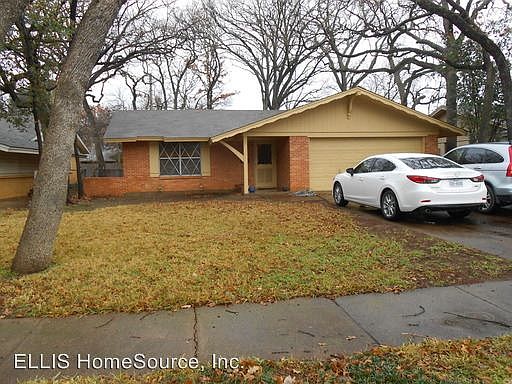 1st image of 2210 Royal Oaks Dr