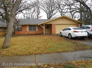 2210 Royal Oaks Dr, Irving, TX 75060